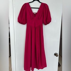 Flattering long Abercrombie & Fitch Dress with puffy sleeves and slit.